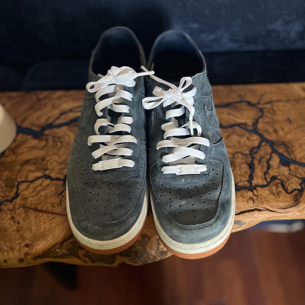 Men’s size 10 Nike